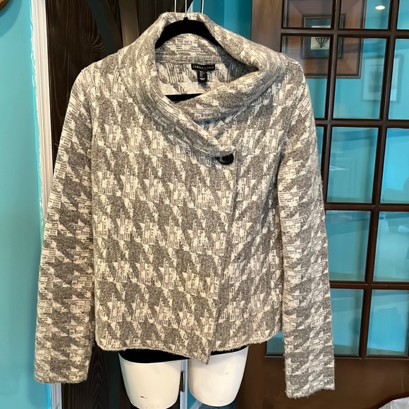 Sweater - Picture 1 of 3